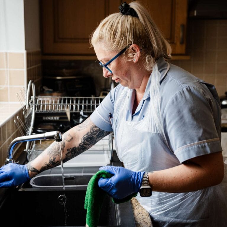 DACCS - Personal carer washing up